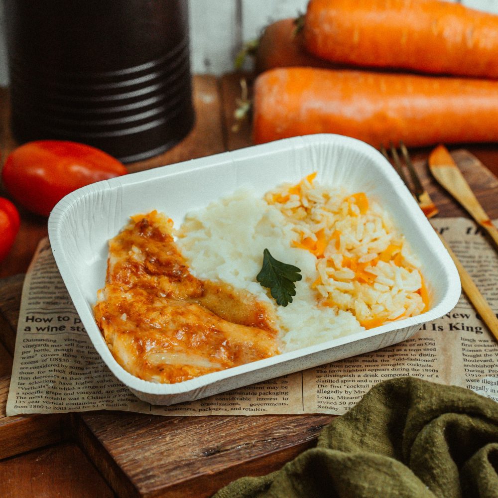 PARMEGIANA DE FRANGO C/ARROZ BRANCO E CENOURA RALADA + PURÊ DE BATATA INGLESA 300G - Image 2
