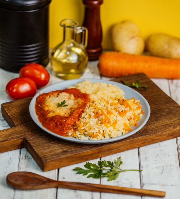 PARMEGIANA DE FRANGO C/ARROZ BRANCO E CENOURA RALADA + PURÊ DE BATATA INGLESA 300G