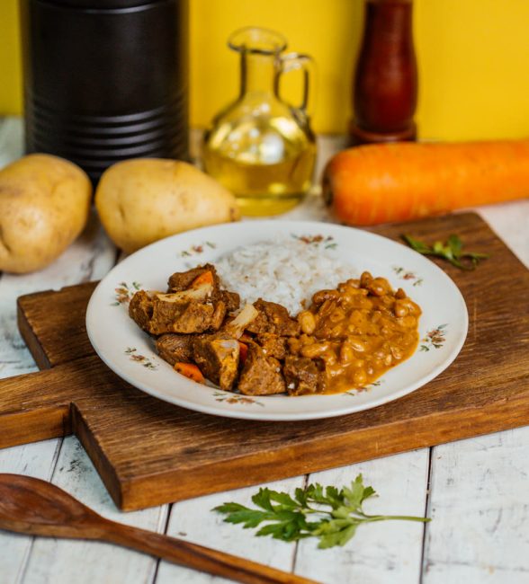 PICADINHO DE CARNE COM LEGUMES E ARROZ BRANCO COM FEIJÃO CARIOCA 300G