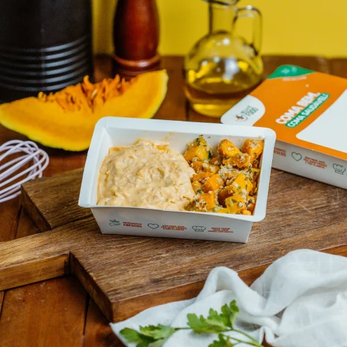 FRANGO DESFIADO AO REQUEIJÃO COM ABÓBORA EM CUBOS - LOW CARB 200G