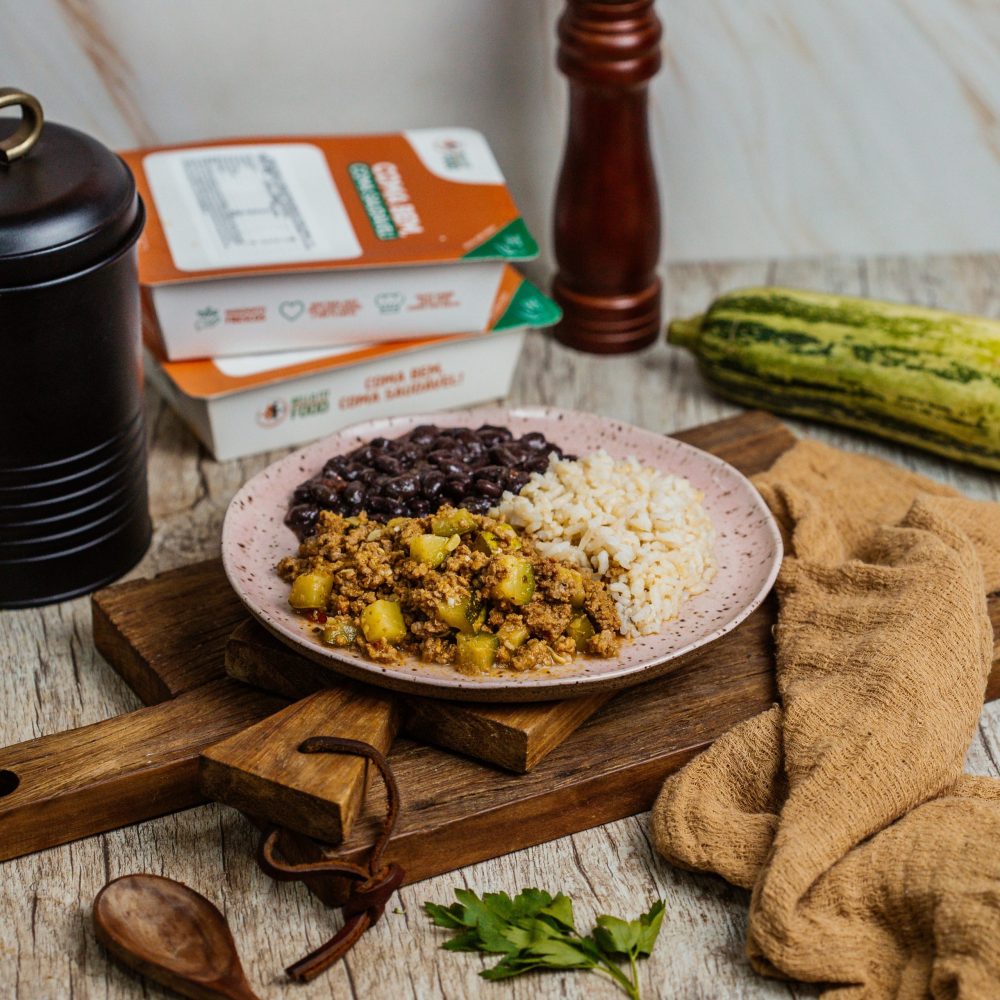 CARNE MOÍDA COM ABOBRINHA + ARROZ INTEGRAL E FEIJÃO PRETO 400G