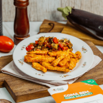 ISCAS DE FRANGO COM BERINJELA REFOGADA E TOMATE - LOW CARB 200G