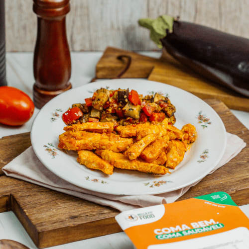 ISCAS DE FRANGO COM BERINJELA REFOGADA E TOMATE - LOW CARB 200G