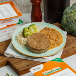 QUIBE RECHEADO C/ REQUEIJÃO + ARROZ INTEGRAL, BRÓCOLIS E FEIJÃO CARIOCA 400G