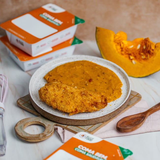 frango empanado com purê de abóbora