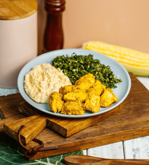 FRANGO CUBOS AO MOLHO CURRY C/ COUVE REFOGADA E CREME DE MILHO - LOW CARB 200G